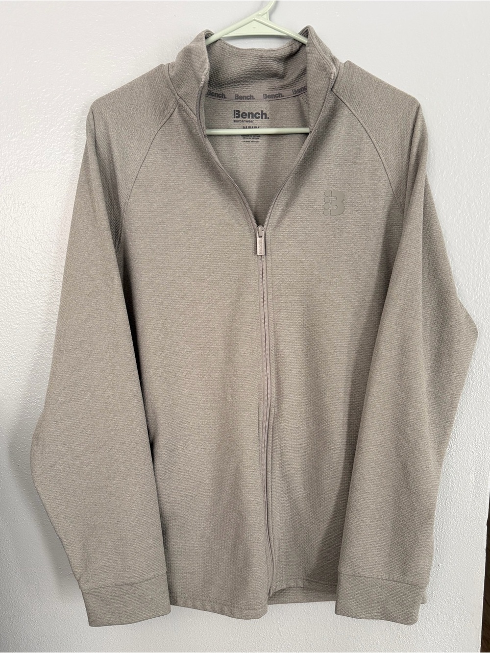Gray Bench Urbanwear full-zip moisture-wicking jacket size M